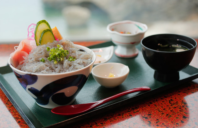 大洗町 生しらす丼定食(磯料理 山水)